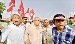  ??  ?? CPM general secretary Sitaram Yechury with party workers march from Mandi House to Prime Minister’s residence in solidarity with Delhi Chief Minister Arvind Kejriwal’s dharna at L-G’s office, in New Delhi on Sunday. — PTI