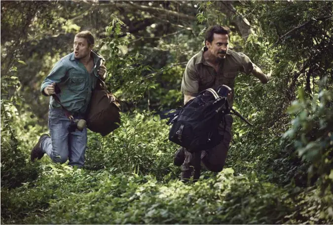  ?? FRILAND ?? Joshua French (Aksel Hennie) og Tjostolv Moland (Tobias Santelmann) på flukt i jungelen.