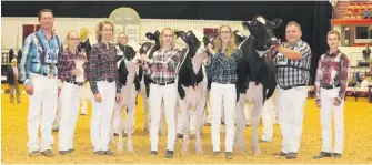  ??  ?? À Madison, la Ferme du Hibou a remporté le titre de 1er Troupeau Junior avec les trois bêtes amenées au Wisconsin.