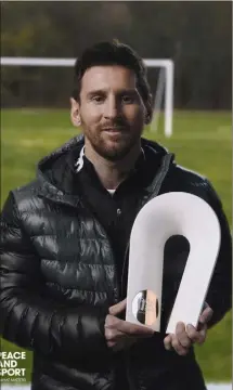  ??  ?? Facebook et Instagram cumulés, près de  millions de fans de Messi ont déjà « liké » son choix comme ambassadeu­r de Paix.