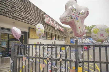  ?? ANTHONY VAZQUEZ/SUN-TIMES ?? Balloons and paper hearts are part of a memorial Wednesday for Walgreens employee Olga Maria Calderon, who was brutally stabbed while on shift at the store at 1372 N. Milwaukee Ave. in Wicker Park.