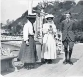  ??  ?? > Joan Nott and (left) Agatha Christie and her friends roller skating on Princess Pier in the 1920s