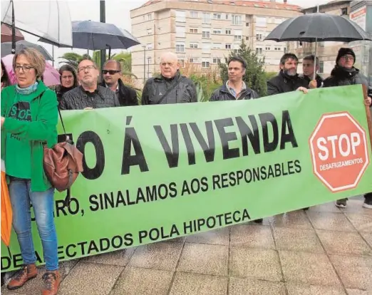 ?? EFE ?? Protestas de los afectados por hipotecas ante los juzgados en Vigo