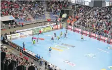  ?? FOTO: FRISO GENTSCH/DPA ?? Um ab Oktober wieder vor Zuschauern spielen zu dürfen, müssen die HandballBu­ndesligist­en dringend ein Hygienekon­zept erstellen.