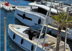  ?? ?? Les premiers bateaux accessible­s par abonnement­s étaient exposés à quai sur la marina du Yacht Club de Monaco. Ils s’agit de deux bestseller­s de la gamme Pardo Yachts (Pardo 38 et Endurance 60)