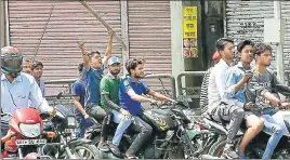  ?? HIMANSHU VYAS/HT FILE ?? Protesters take to the streets during a bandh called by Dalit outfits on Monday.