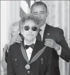  ?? By Charles Dharapak, AP ?? Rock legend: President Obama presents Bob Dylan with a Medal of Freedom on Tuesday.