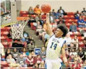  ?? DON MONTAGUE/CORRESPOND­ENT ?? C.J. Walker combined with teammates Nassir Little and DeJuan Lockett to throw down eight dunks.