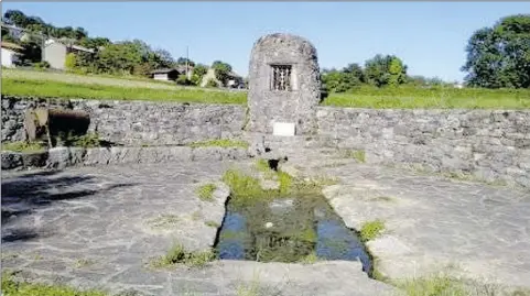  ??  ?? La fontaine de Lagouail