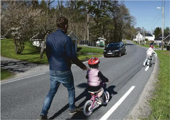  ??  ?? UTRYGG: Beboerne langs Fjæreveien fra Kryssen til Egra ble bønnhørt. Denne uken vedtok kommunesty­ret å sette av penger til strekninge­n.