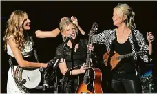  ?? Foto: ČTK ?? Prozření Někdejší skupina Dixie Chicks už je jen The Chicks.