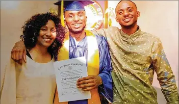  ?? COURTESY OF JENNIFER BRADLEY ?? Carrington Frye, 23, (center) was killed in a fight over a contraband cellphone while an inmate in Macon State Prison in March.