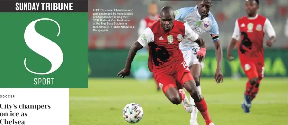  ?? Backpagepi­x MUZI NTOMBELA ?? LERATO Lamola of Tshakhuma FC gets challenged by Nyiko Mobbie of Chippa United during their 2021 Nedbank Cup Final match at the Free State Stadium in Bloemfonte­in. |