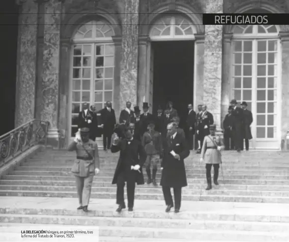  ??  ?? LA DELEGACIÓN húngara, en primer término, tras la firma del Tratado de Trianon, 1920.