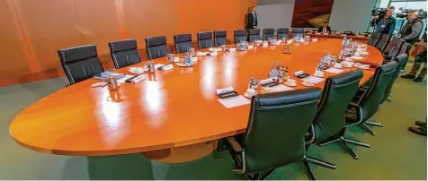 ?? Archivfoto: Ralf Lienert ?? Es darf kräftig spekuliert werden: Wer wird künftig am Kabinettst­isch Platz nehmen, wenn es zur Großen Koalition kommt?
