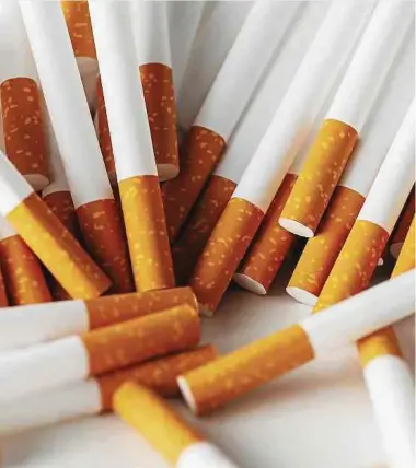  ?? Fotos: CHL / Shuttersto­ck ?? Zu den Auswirkung­en von Tabakkonsu­m auf Corona-erkrankung­en gab es in den vergangene­n Wochen einige Aussagen – viele davon sind mit Vorsicht zu genießen.