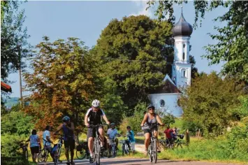  ?? Foto: Karl Aumiller ?? Gruppen können gemeinsam am Radelspaß teilnehmen und damit etwas Gutes tun. Außerdem gibt es attraktive Gewinne. Das Foto entstand beim Radelspaß im vergangene­n Jahr am Kapellenbe­rg in Holzheim.