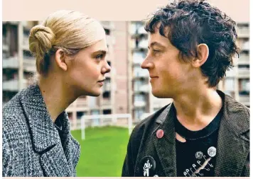  ??  ?? Elle Fanning y Alex Sharpe protagoniz­an esta adaptación al libro de Neil Gaiman.