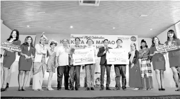  ??  ?? (From fifth left to right) Airasia director of government relations Zamani Mohd Rafique, director of Tourism Johor Abdul Malik Ismail, Johor Tourism, Domestic Trade and Consumeris­m Committee chairman Datuk Tee Siew Kiong, Senai Airport Terminal...