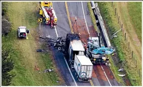  ?? TOM LEE/STUFF ?? A fatal car crash on SH1, south of Kinleith in November.