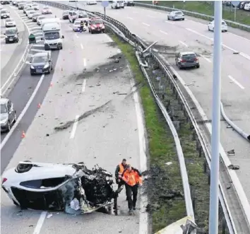  ?? KAPO SG ?? Der Fahrer dieses Unfallwage­ns blieb trotz der massiven Wucht des Aufpralls praktisch unverletzt.