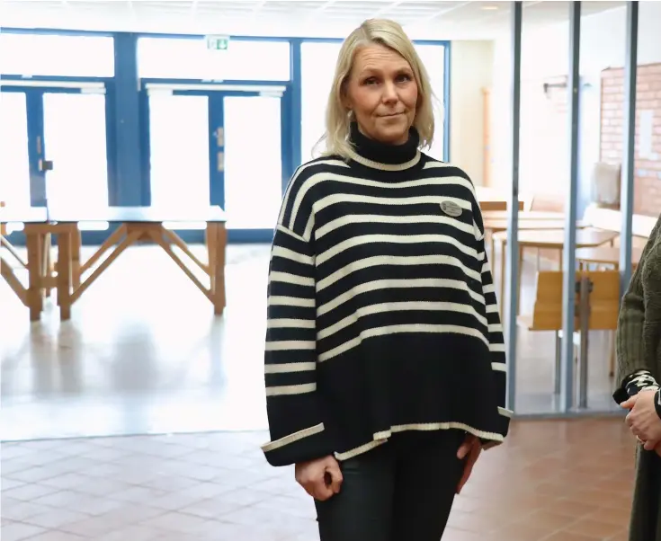  ?? ?? Munkegärde­skolans rektorer Charlotte Hård av Segerstad och Sofie Ericsson pausar städningen av bamba för niorna efter bara en vecka.