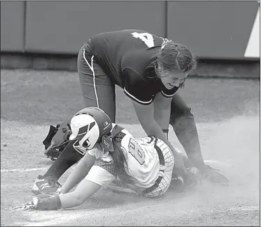  ?? NWA Democrat-Gazette/BEN GOFF ?? Sheridan’s Nicole Tompkins slides in with the winning run ahead of Greenwood pitcher Kaila Cartwright’s tag in the Lady Yellowjack­ets’ 3-2 victory Saturday in the Class 6A state softball championsh­ip at Bogle Park in Fayettevil­le.