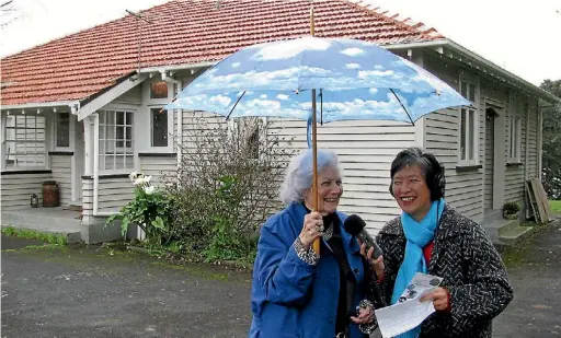  ?? KATHLEEN WALDOCK ?? The pair met for their first interview at Janet’s former home in Hobsonvill­e Point. It was one of four Officer’s Houses which has since been renovated.