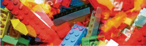  ?? Foto: Karl Josef Hildenbran­d, dpa ?? Der dänische Konzern Lego ist der größte Spielzeugh­ersteller Europas. Nach einer Beinahe Pleite im Jahr 2003 ging es für das Unternehme­n jahrelang aufwärts. Seit heuer kriselt es allerdings wieder. Nun sieht sich Lego Erbe Thomas Kirk Kristianse­n mit...