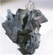  ?? DIDIER DESCOUENS, CC BY-SA 3.0, VIA WIKIMEDIA COMMONS ?? Tennantite - Tsumeb Mine (Oshikoto) Region, Namibia (7x7cm)