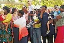  ?? PICTURE: CINDY WAXA/AFRICAN NEWS AGENCY/ANA ?? TEARFUL: Nannies singing at Keurboom Park in Rondebosch at a memorial service for Connor Weber who died on Sunday.