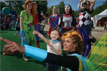  ?? NWA Democrat-Gazette/BEN GOFF • @NWABENGOFF ?? Athena Gudino, 5, of Bentonvill­e points to the screen with Bumblebee and the rest of the DC Superhero Girls Friday during a screening of DC Super Hero Girls: Intergalac­tic Games at the A League of Their Own Ballpark Theater at Lawrence Plaza in...