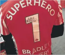  ??  ?? Toon fan Kenny Ashton bought the Sunderland shirt to wear at Bradley’s funeral.