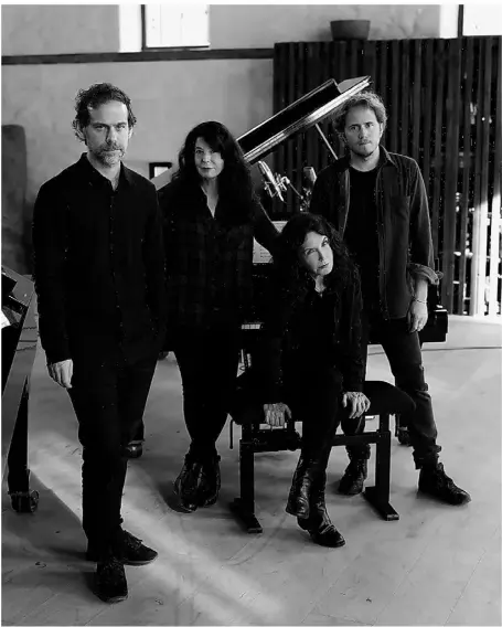  ?? FOTO: JONATHAN MCCALLUM ?? Das Dream House Quartet (v. l.): Bryce Dessner, Katia und Marielle Labèque sowie David Chalmin.