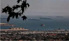  ?? Jason Armond/Los Angeles Times/Rex/ShutAn ?? The Port of Los Angeles in California is backed up with a growing number of incoming cargo ships waiting offshore. Photograph: