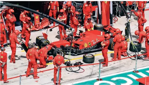  ?? FOTO: LEONHARD FOEGER/DPA ?? Für Ferrari-Pilot Sebastian Vettel war das Rennen in Spielberg nach einem Unfall mit seinem Teamkolleg­en nach der ersten Runde vorbei.