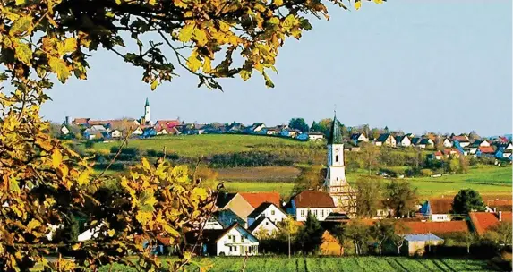  ?? Foto: Gisela ott (Archivbild) ?? Blick auf Mödingen und (dahinter) Bergheim. Vor allem die Sauberkeit und die Lebensqual­ität werden im Heimat-Check gut bewertet.