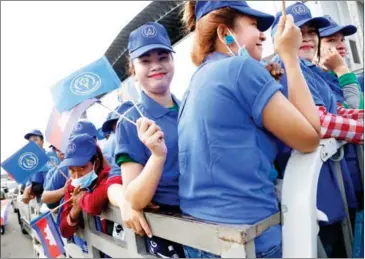  ?? HENG CHIVOAN ?? A KNUP party supporter poses for a photograph during a party campaign rally yesterday in Phnom Penh.