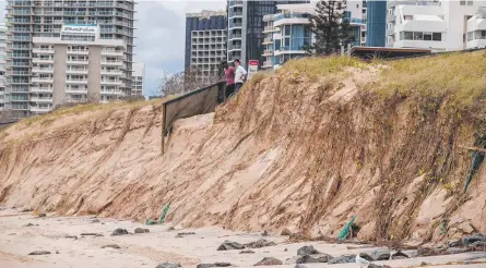  ?? Picture: JERAD WILLIAMS ?? Sand erosion at Narrowneck due to Tropical Cyclone Oma.
