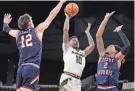  ?? MARK HOFFMAN / MILWAUKEE JOURNAL SENTINEL ?? UW-Milwaukee guard BJ Freeman splits Robert Morris defenders Jackson Last and Kahliel Spear (2) during the second half Thursday at UW-Milwaukee Panther Arena in Milwaukee.