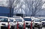  ?? RICK BOWMER AP ?? Drivers line up for a COVID-19 vaccine on Tuesday in Farmington, Utah.