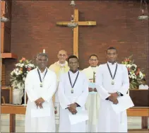  ??  ?? Archdeacon Mervyn Singh and Rev Vernon Hammond with three new lay minsters, Leon Govender, Siyanda Cele and Londa Nxumalo at St Aidan’s Anglican Church.