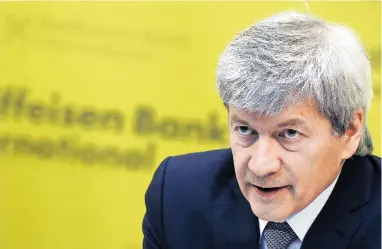  ?? [APA/Herbert Pfarrhofer ] ?? RBI-Vorstand Johann Strobl will Signa lieber sanieren als zerschlage­n.