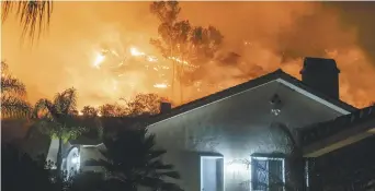  ?? - Associated Press: Ringo H.W. Chiu ?? Au moins 20 000 résidents ont dû évacuer leur maison à cause de l’incendie, qui n’est contenu qu’à 5%.