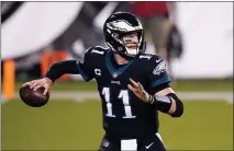  ?? CHRIS SZAGOLA – THE ASSOCIATED PRESS ?? Eagles quarterbac­k Carson Wentz has never been better this season than when the team has been behind in the fourth quarter.