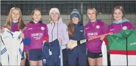  ?? (Pic: John Ahern) ?? Members of Ballyduff Ladies Football & Camogie Club and guest coaches with some of the spot prizes that were distribute­d at their most recent ‘Come & Try’ training session, l-r: Molly Kenneally, Kate Ahern, Jenny McCarthy, Lorraine Barry, Katie Kenneally and Sibhe Collins.