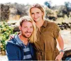  ??  ?? Gerald und Anna lernten sich im Juli 2017 in Namibia kennen und lieben.