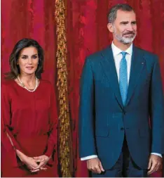  ?? Foto: Jutrczenka, dpa ?? König Felipe VI., hier mit Königin Letizia, wollte eine „modernisie­rte Monarchie für eine neue Zeit“. Doch immer weniger Spanier nehmen ihm das ab.