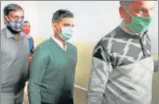  ?? HIMANSHU VYAS/HT PHOTO ?? Officials take IPS officer Manish Agarwal (centre) to an ACB court in Jaipur on Wednesday.