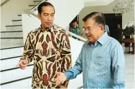  ?? JUNEKA/JAWA POS ?? PACU EKONOMI: Joko Widodo (kiri) bersama Jusuf Kalla meninggalk­an Kantor Wakil Presiden seusai pertemuan tertutup di Jakarta kemarin.